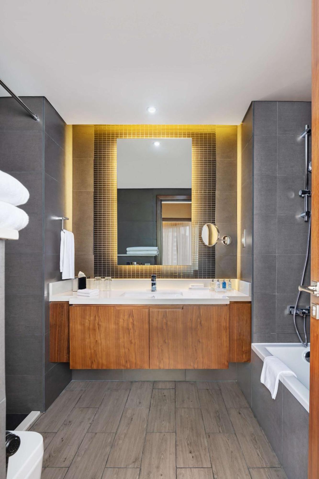 Suite con 1 Camera da Letto, Vista Canale e Accesso Lounge